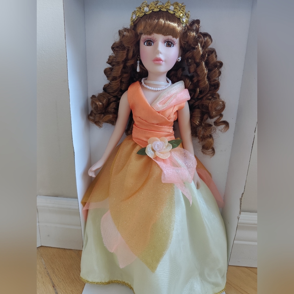 4/$50⭐️Elegant porcelain‑style collectible doll 15"